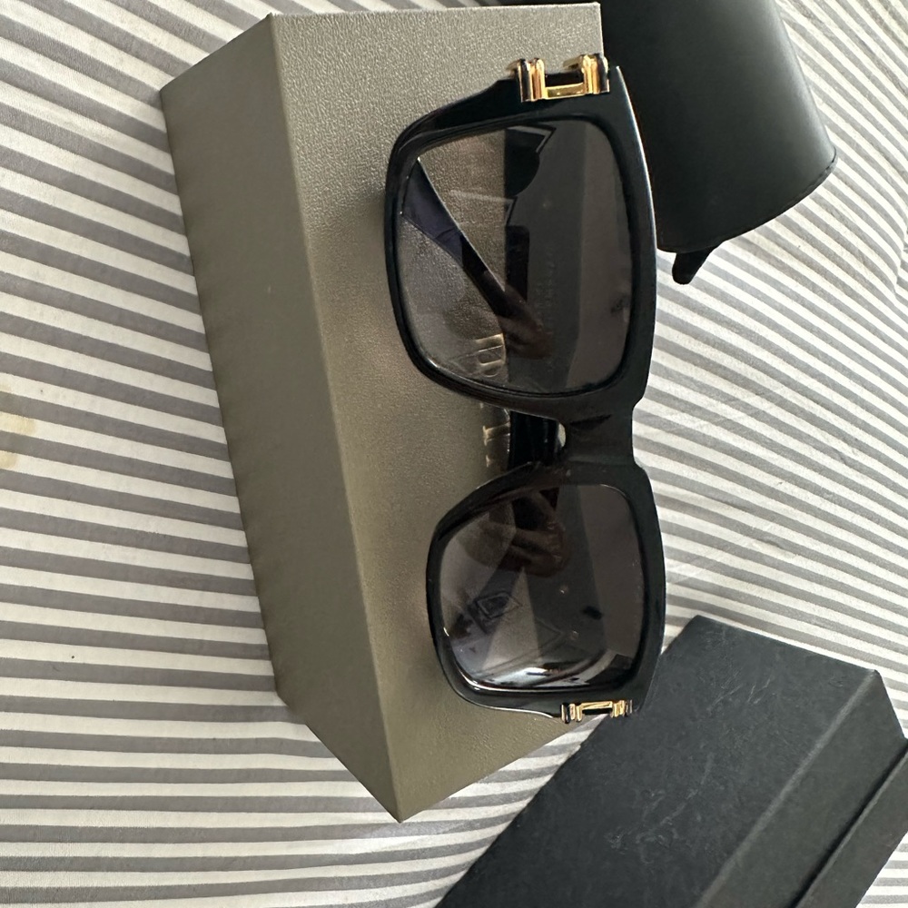 Dita grandmaster two shades. Worn only once. Authentic!